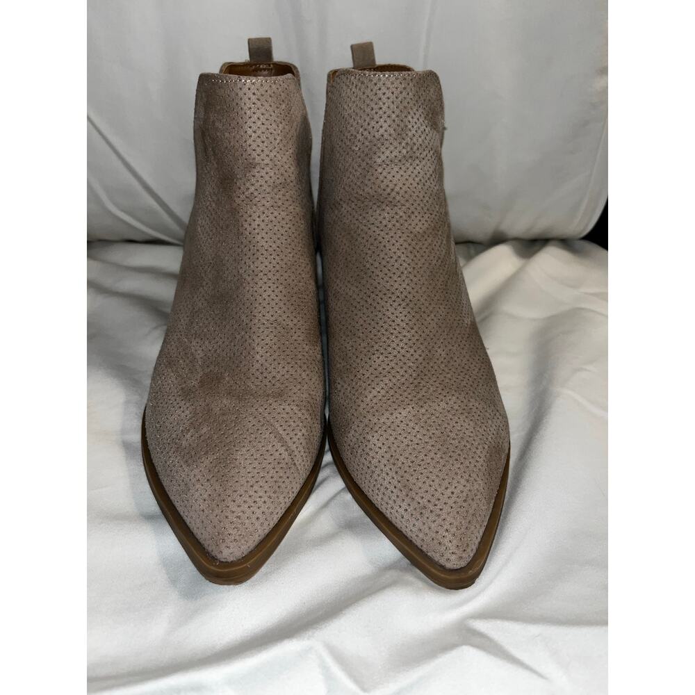 Universal Thread Suede Ankle Boot Women's 9.5 Block Heel Pointed Toe Neutral Tan